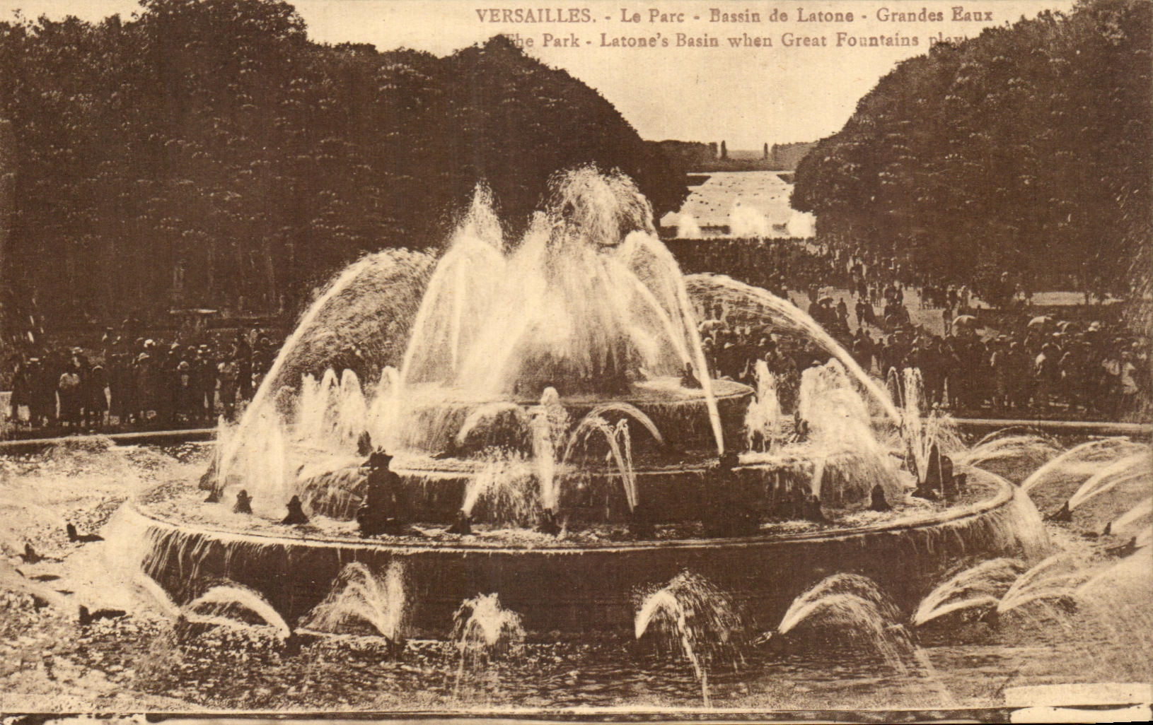 CPA Versailles Le Parc Bassin de Latone Grandes eaux