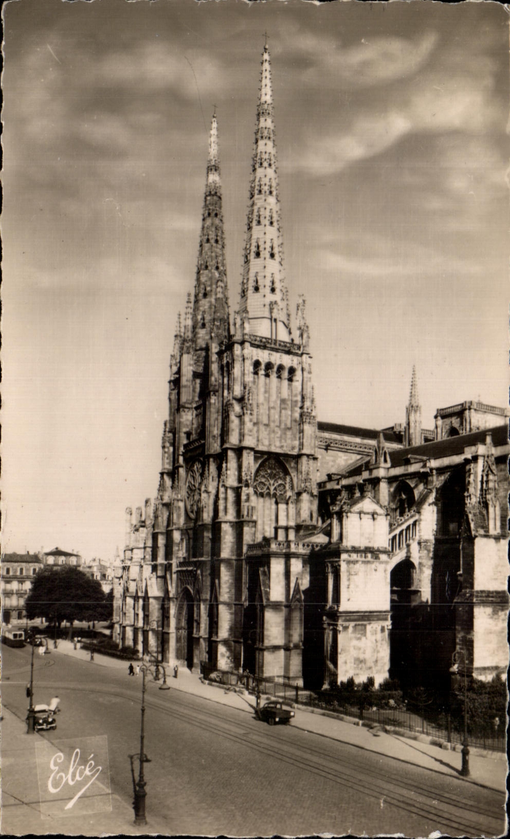 CPA Bordeaux Fleches de la Cathedrale Saint Andre