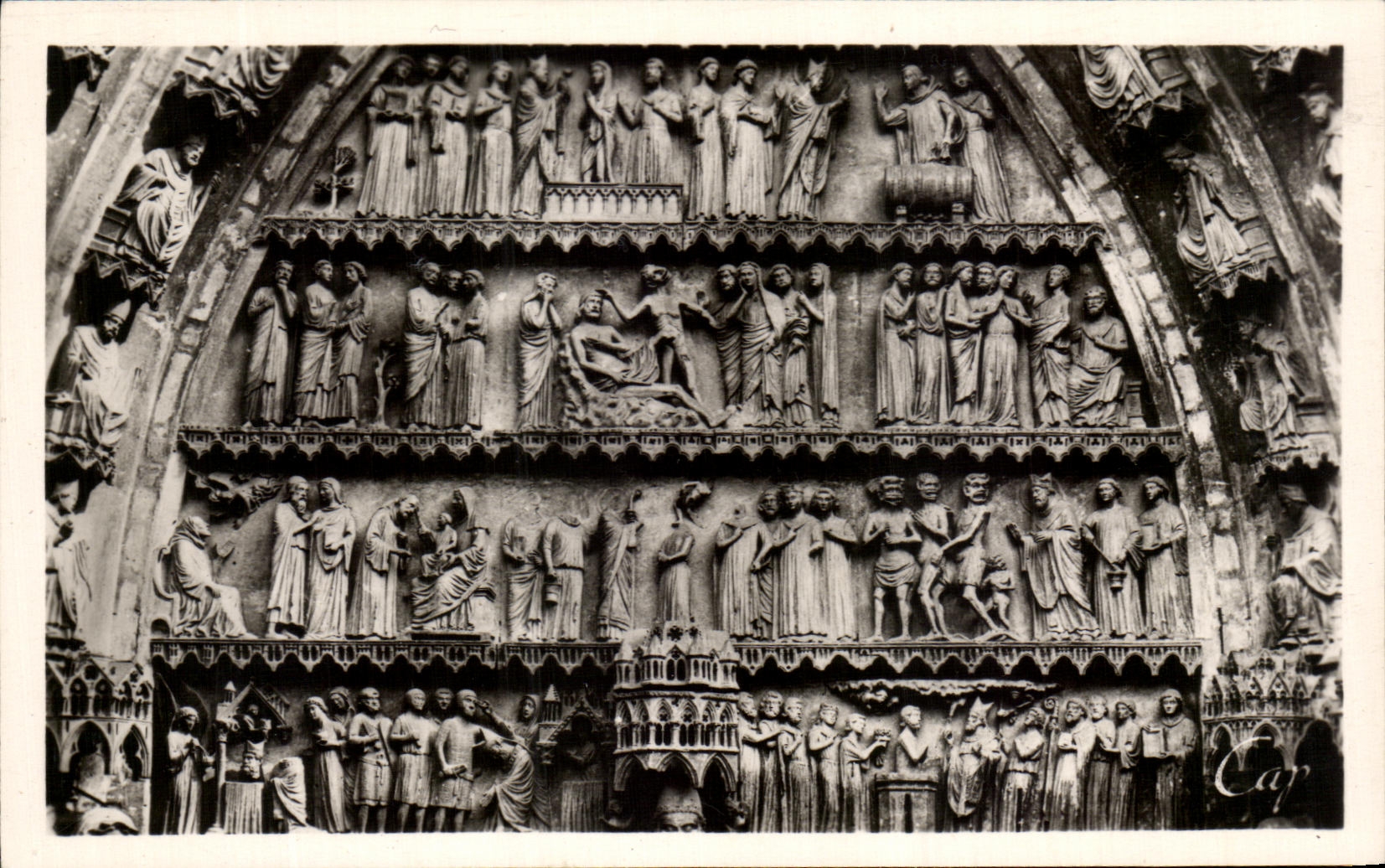 La Cathédrale - Tympan du Portail Nord — Scènes de la vie de St-Rémi et de St-Nicaise — C.A.P. — n°261