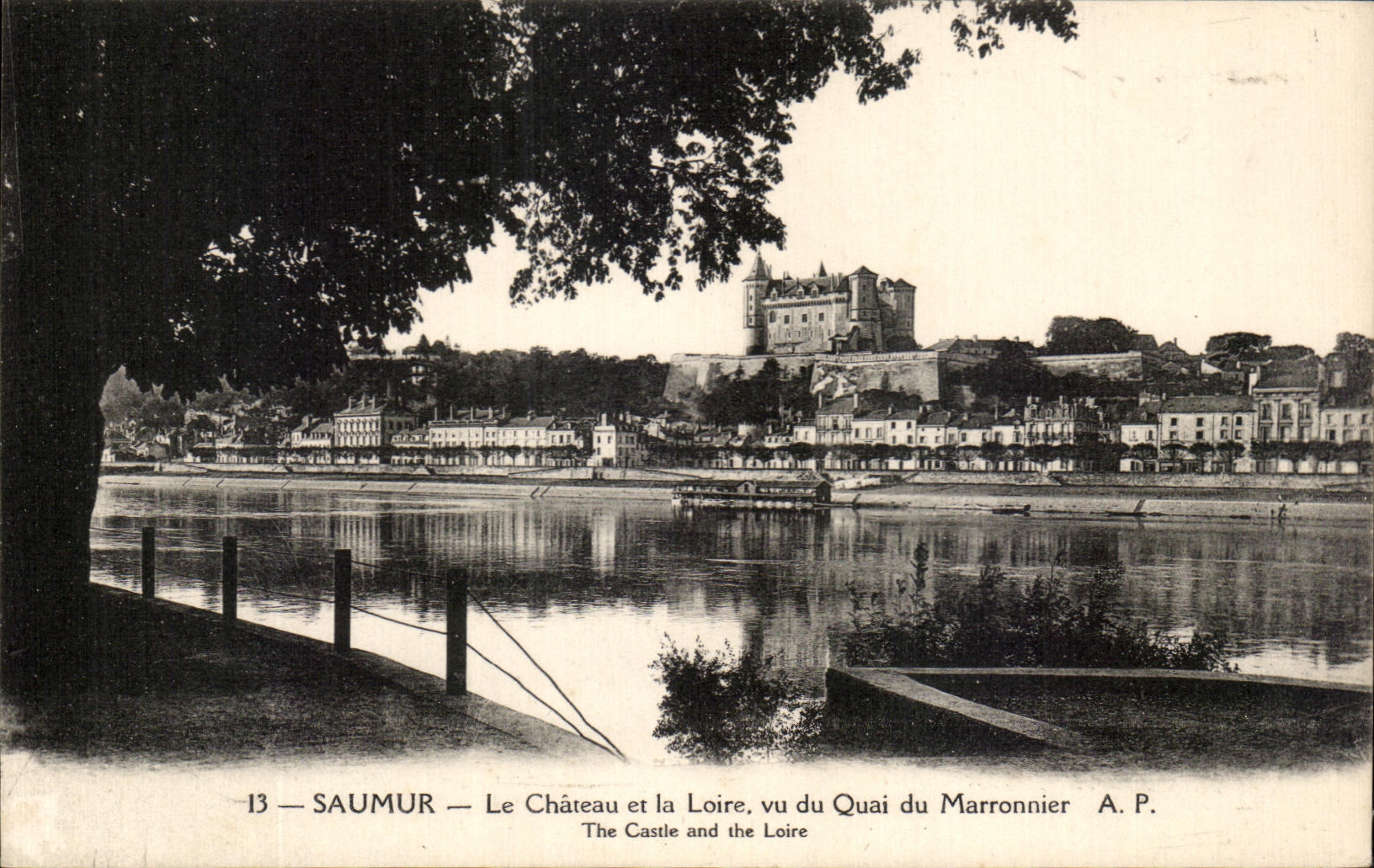 CPA Saumar Le Chateau et la Loire vu du Quai du Marronnier