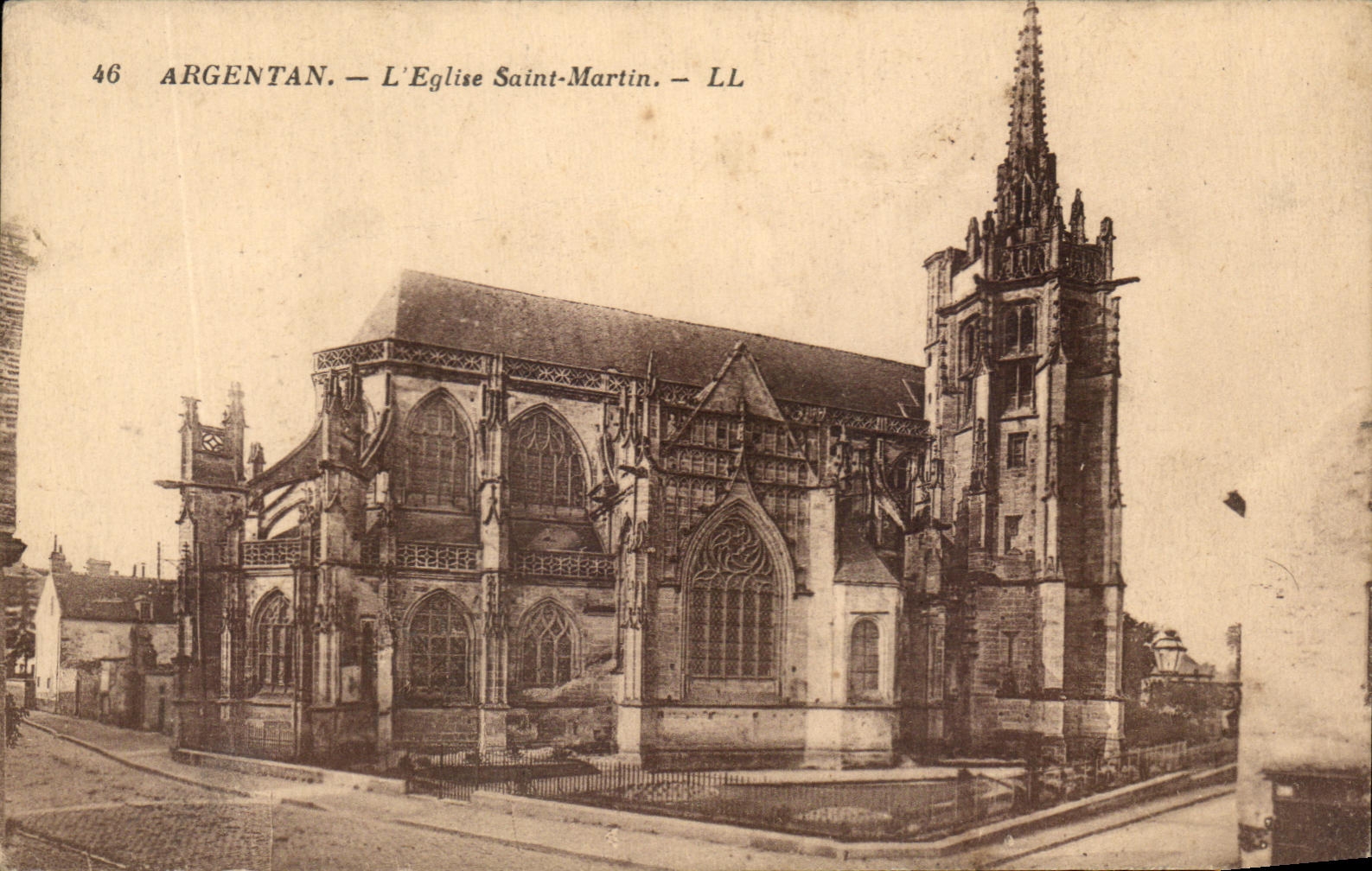 CPA Argentan L'Eglise Saint Martin