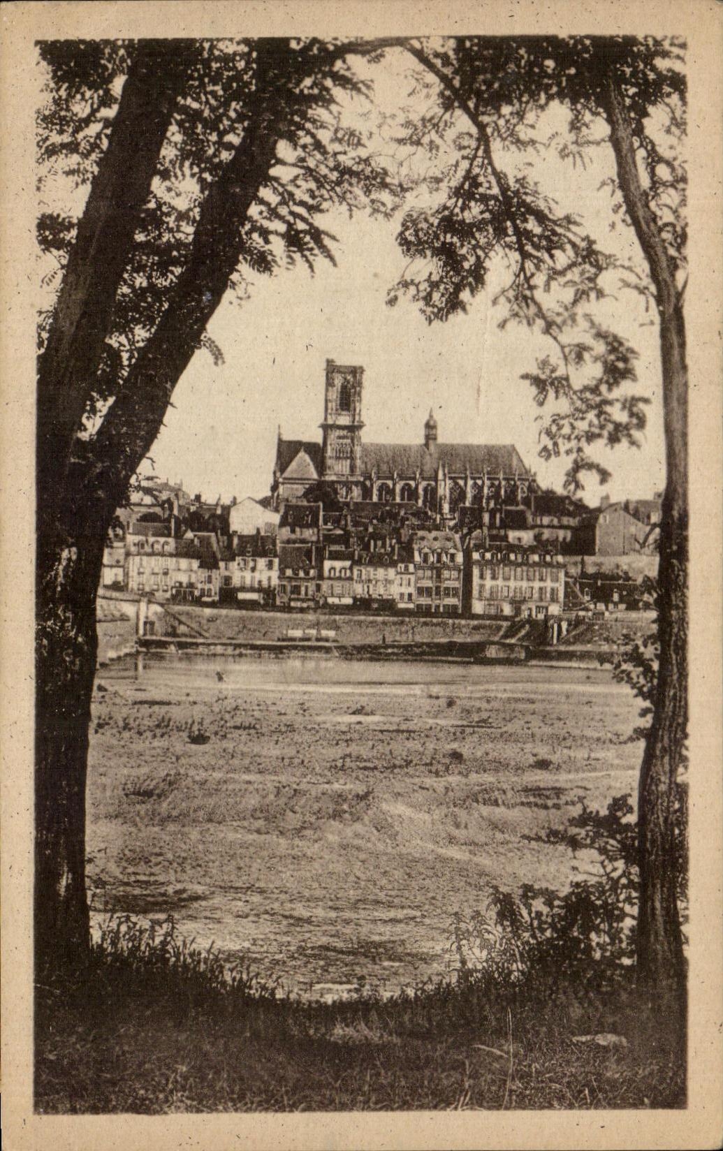 CPA Nevers La Cathedrale Vue a Travers les Acacias