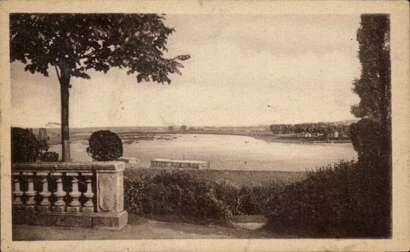 CPA Nevers La Loire Vue du Square Marechal Foch 