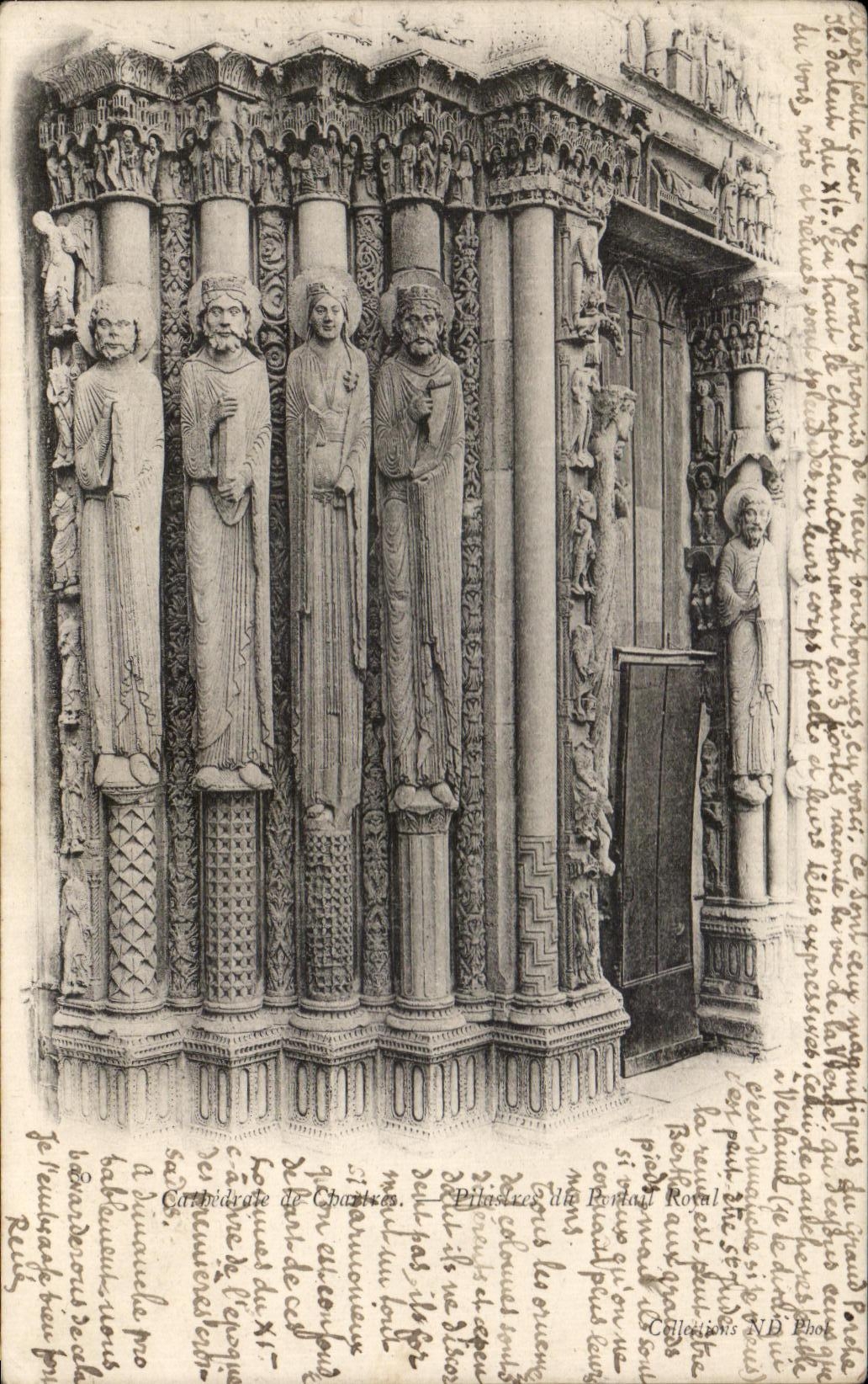 CPA Cathedrale De Chartres Pilastres du portail royal