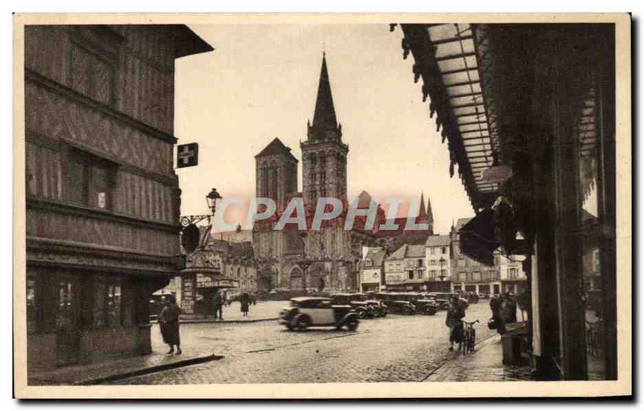 CPA Lisieux L'Eglise Saint Pierre et Vieille maison 