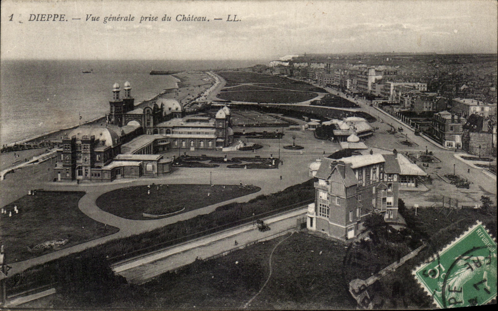 CPA Dieppe Vue Genearle Prise du Chateau