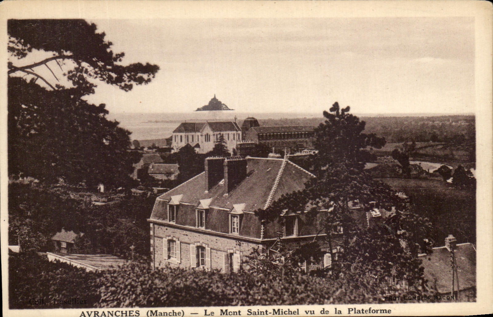 AVRANCHES (Manche) — Le Mont Saint-Michel vu de la Plateforme — PROT. COMBIER MACON