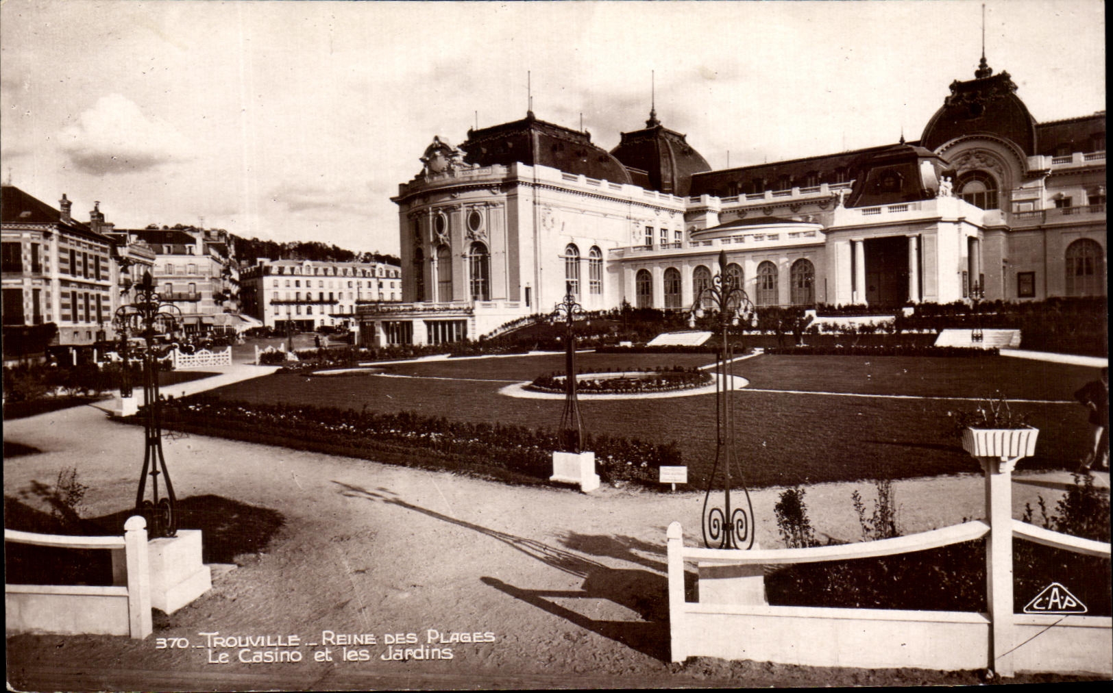 Trouville — Reine des Plages — Le Casino et les Jardins — C.A.P. Strasbourg