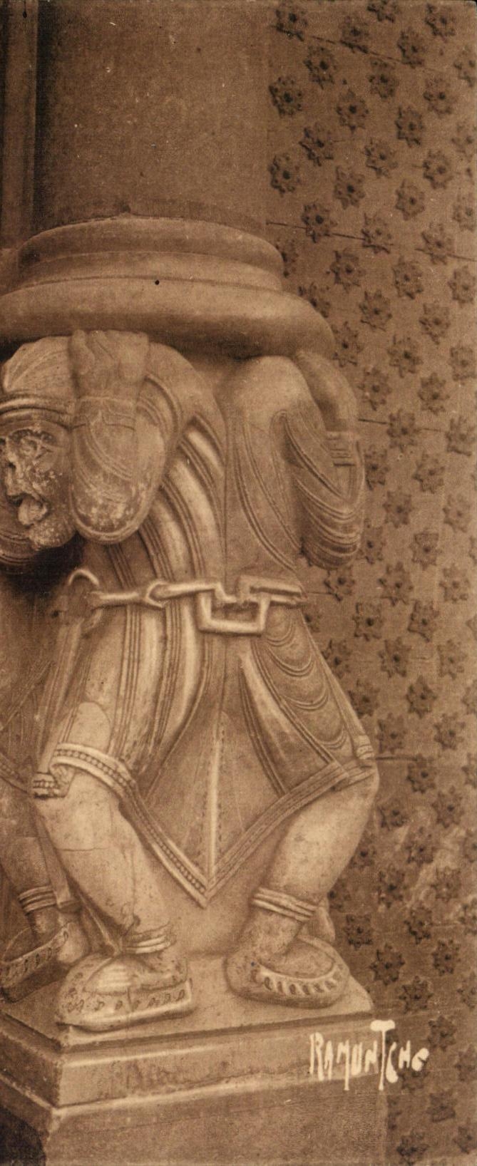 Détail du portail de la cathédrale Sainte-Marie de Clorons — Éditions Artistiques Raymond — n° 18084