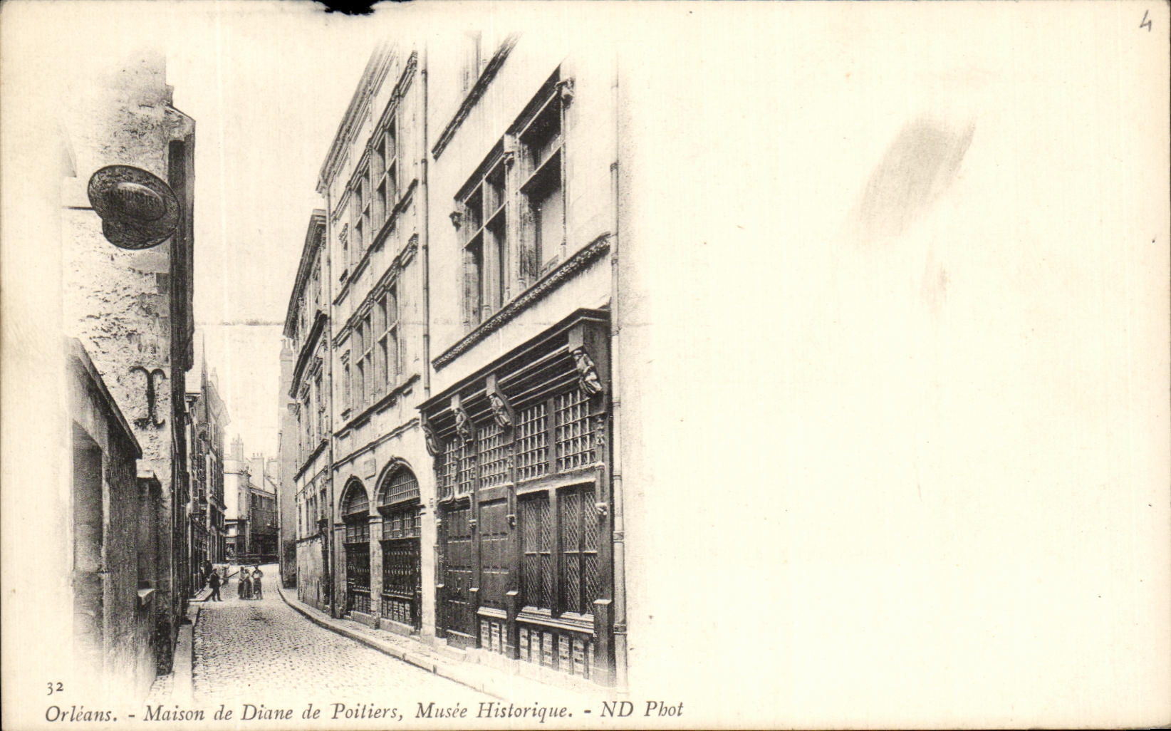 CPA Orleans Maison de Diane de Poitiers Musee Historique