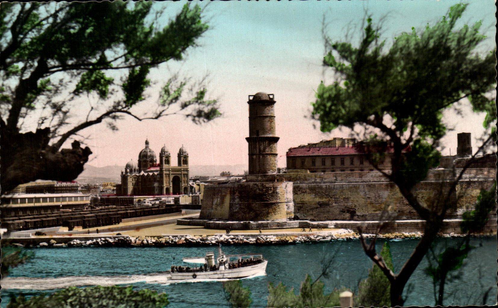 CPSM Marseille Les Quais et la Cathedrale vus du Jardin du Pharo