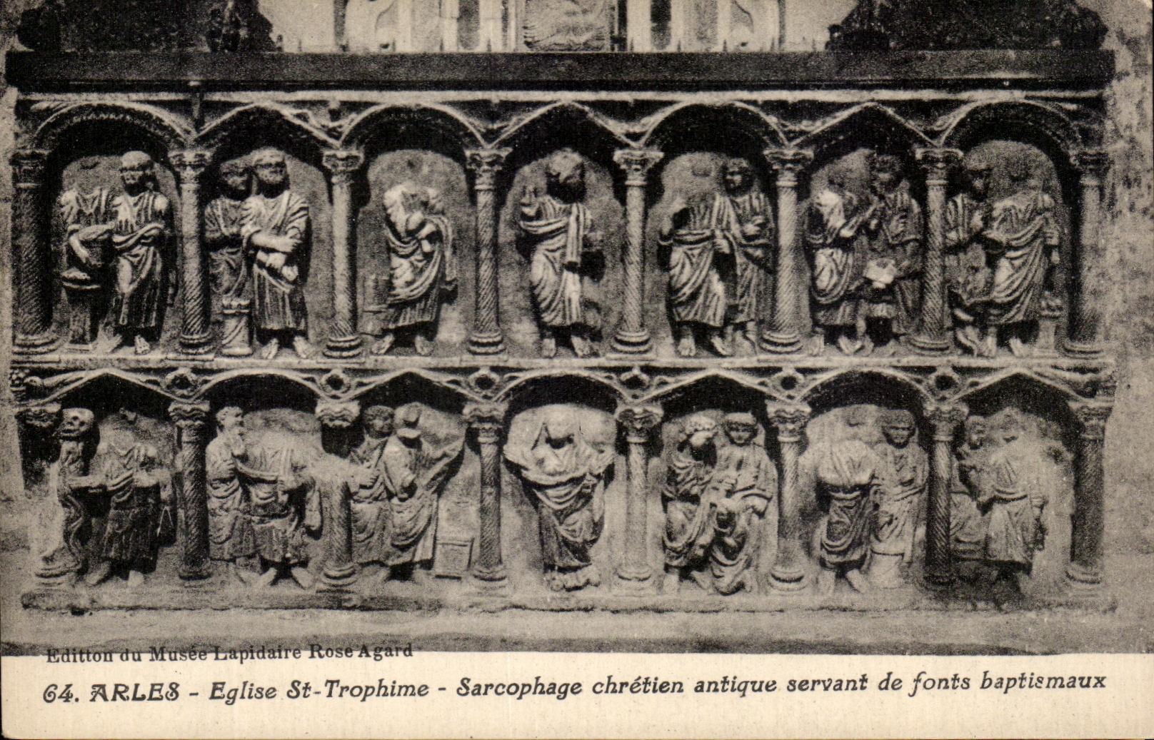 Arles - Église Saint-Trophime - Sarcophage chrétien antique servant de fonts baptismaux — Édition du Musée Lapidaire Rose Agard, n°64