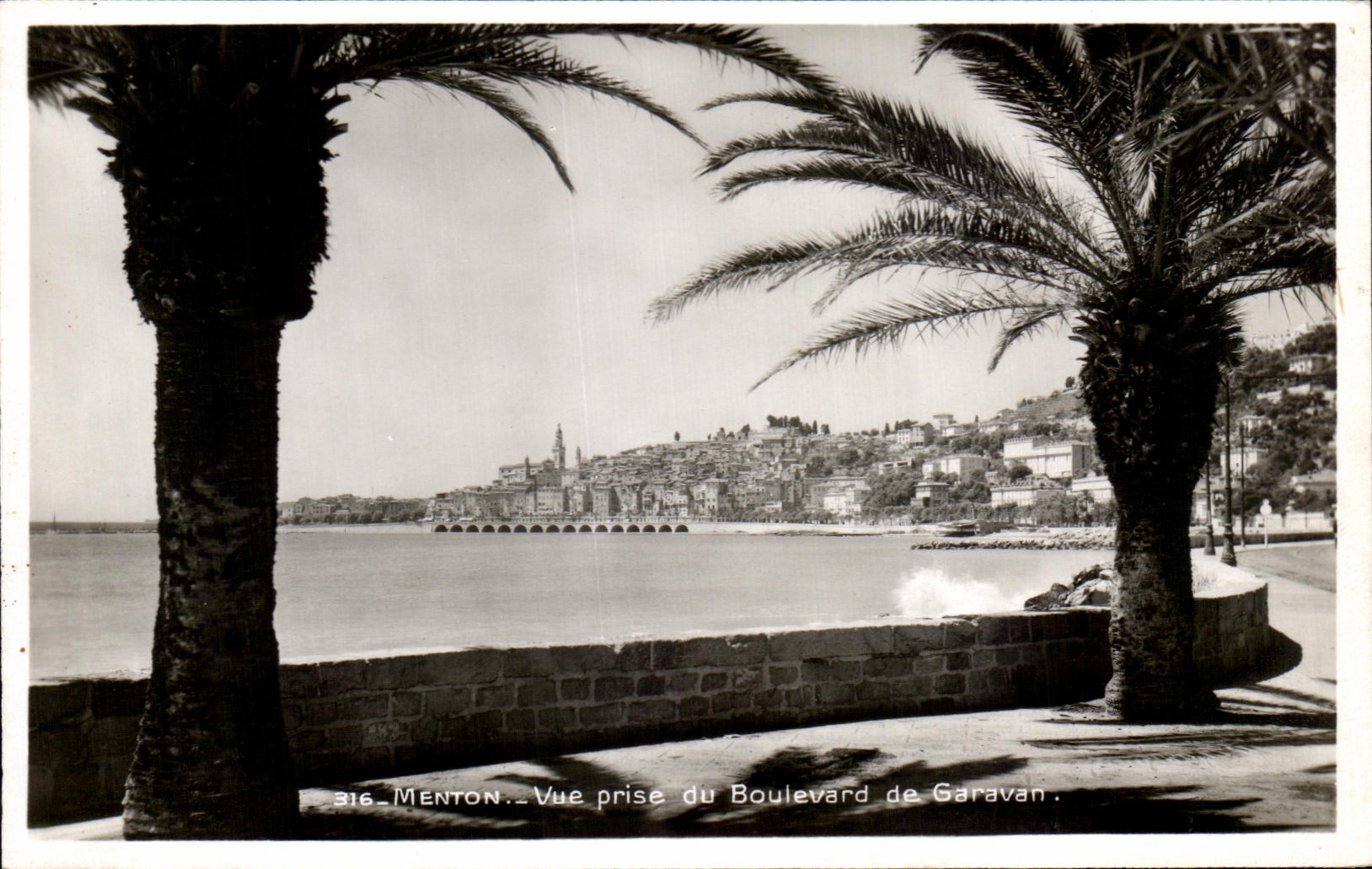 CPA Menton Vue prise du Boulevard de Garavan