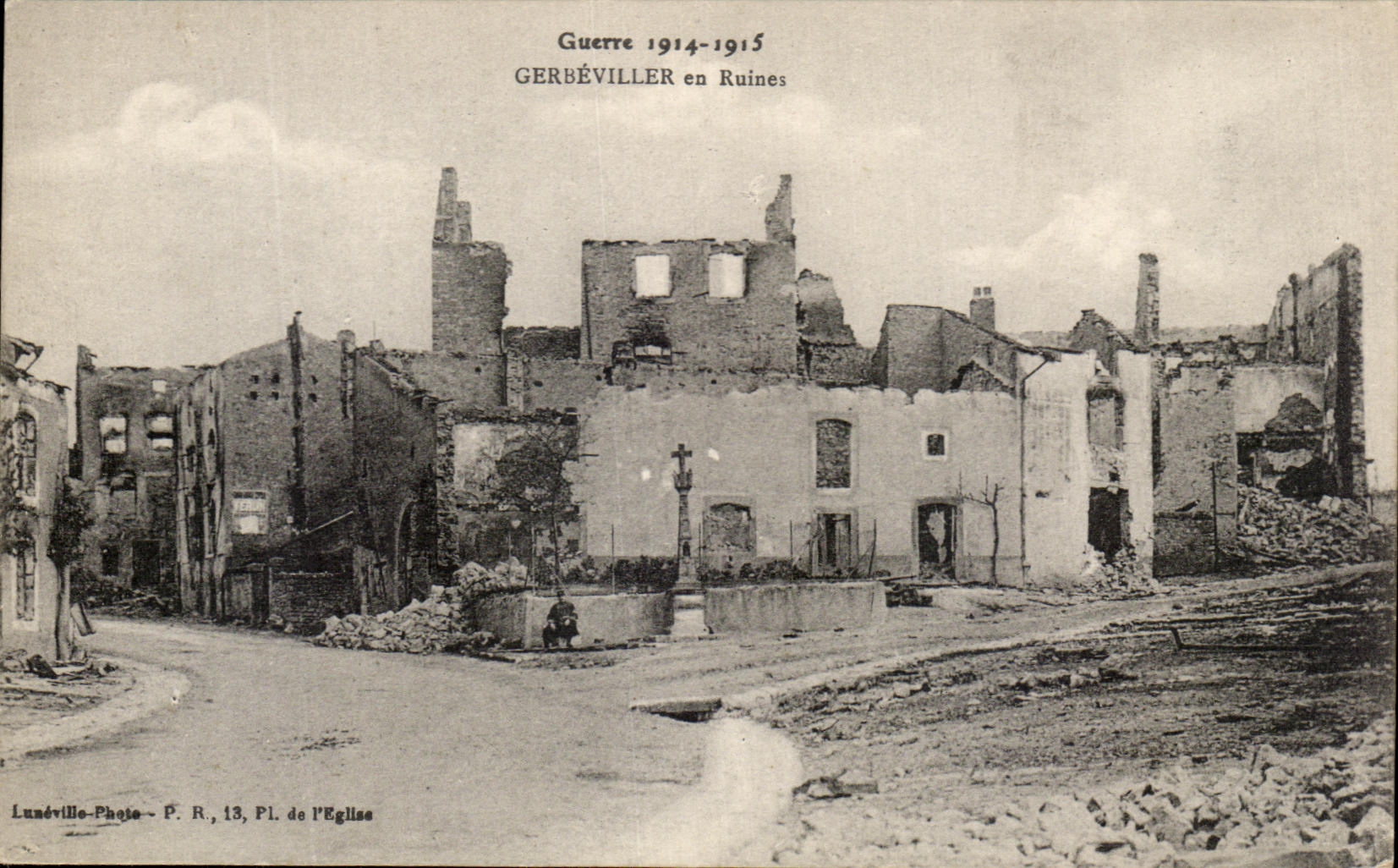 CPA Guerre Gerbeviller en Ruines Militaria 