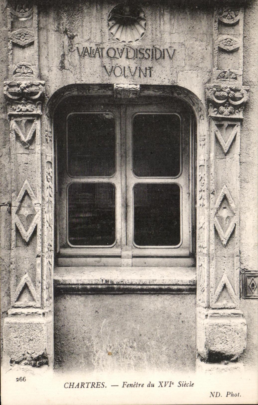 CPA Chartres Fenetre du 16eme Siecle