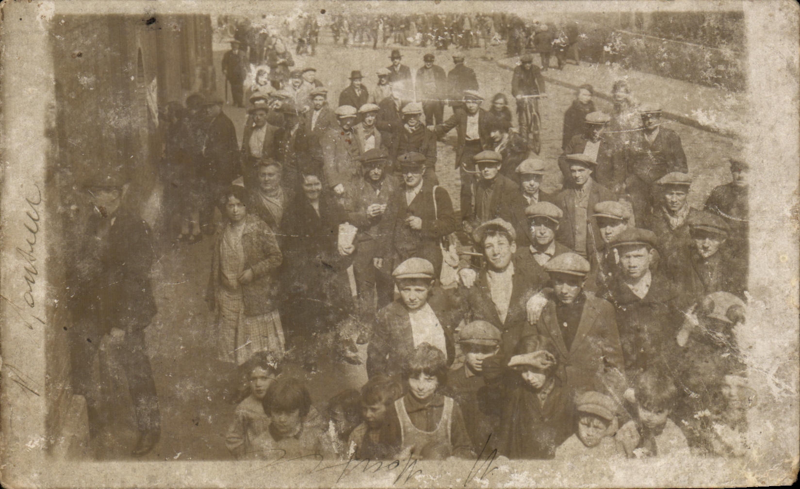 CARTE PHOTO Enfants Foule 