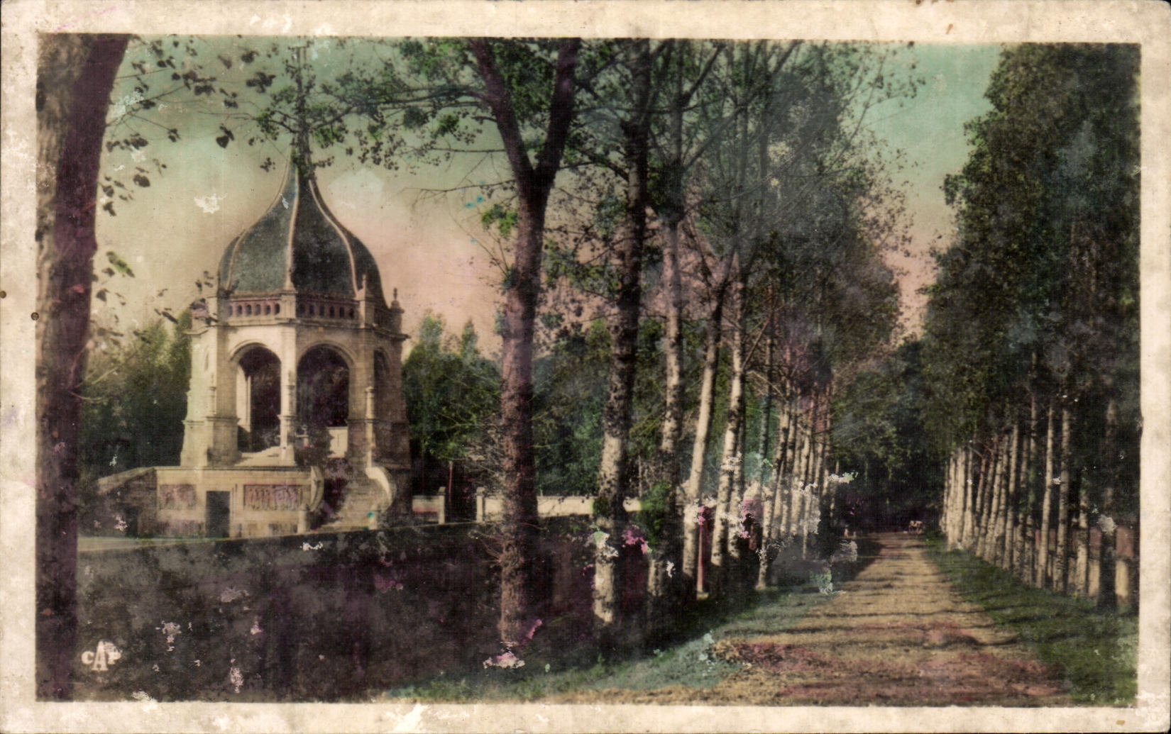 CPA Ste Anne d'Auray Vue sur le Monument sux Morts