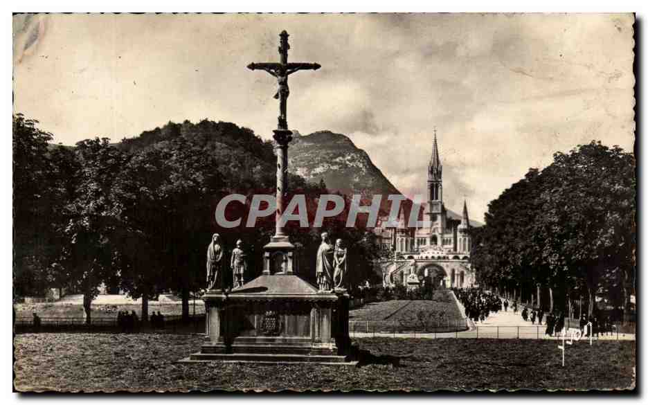 CPA Lourdes La Calvaire des Bretons et la Basilique