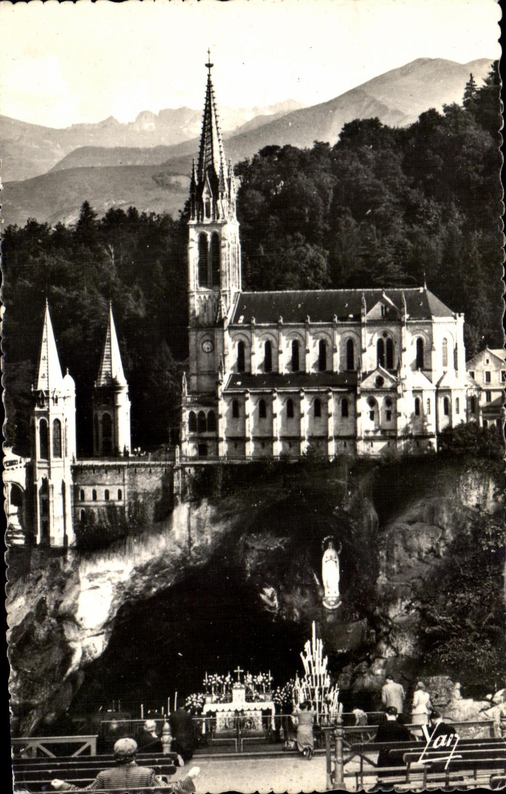 CPA Souvenir de Lourdes La Basilique et la Grotte