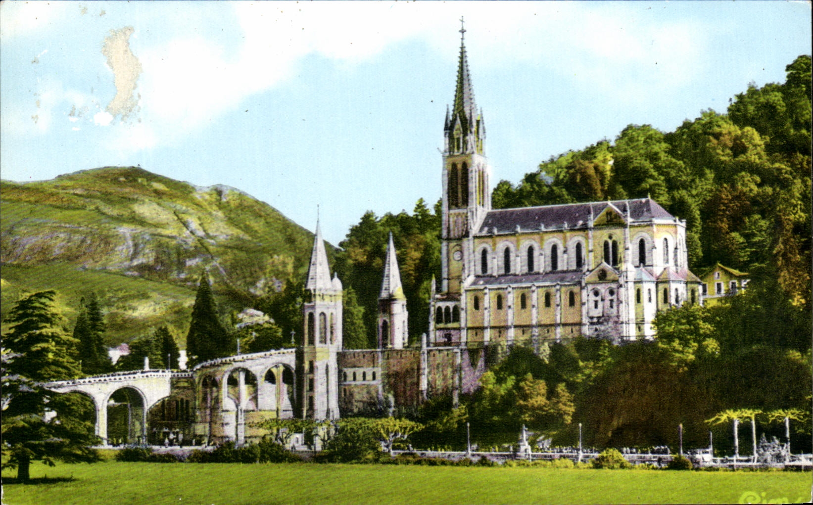 CPA Lourdes La Basilique et le Pic Du Jer