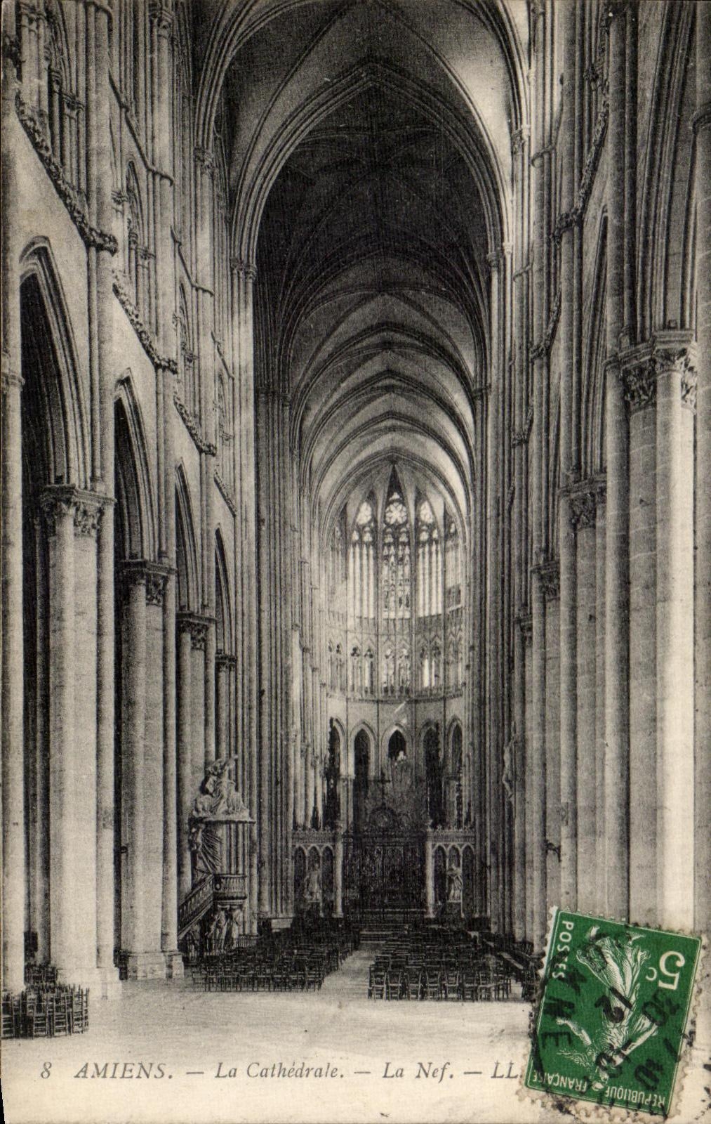 CPA Amiens La Cathedrale La Nef