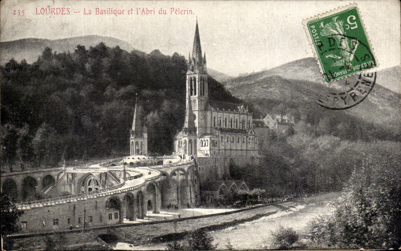 CPA Lourdes La Basilique Et l'Abri Du Pelerin