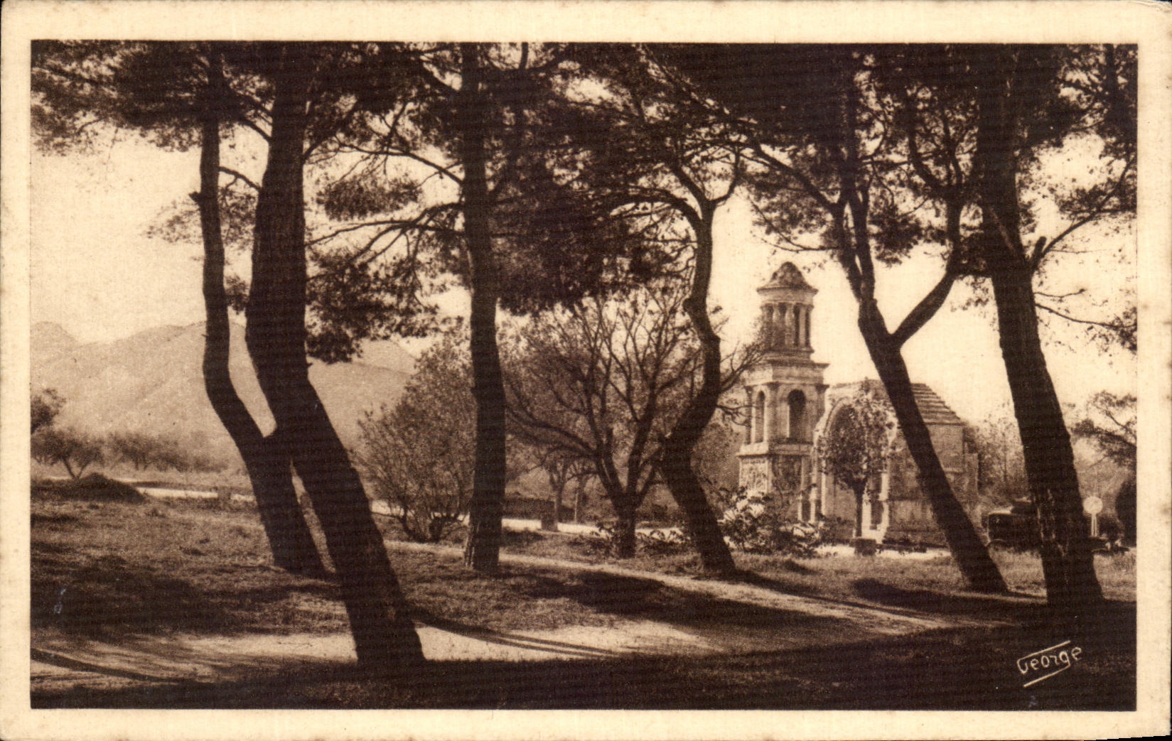 CPA St Remy De Provence Les Antiques Monuments Romains