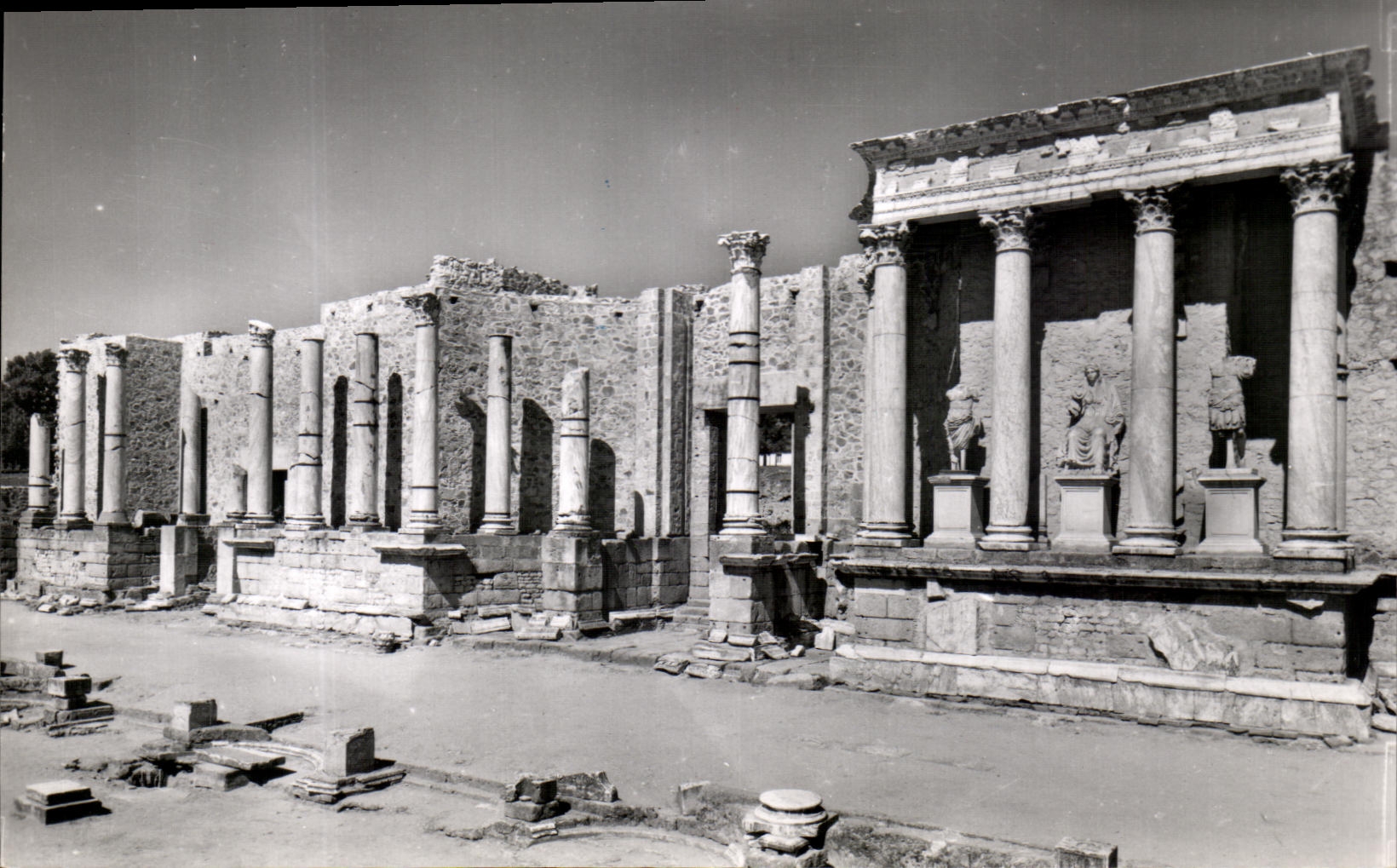 CPA Merida Teatro Romano La Escena Y Muro De Fondo