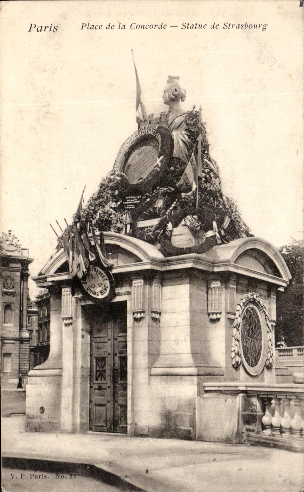 CPA Paris Place de la Concorde Statue de Strasbourg