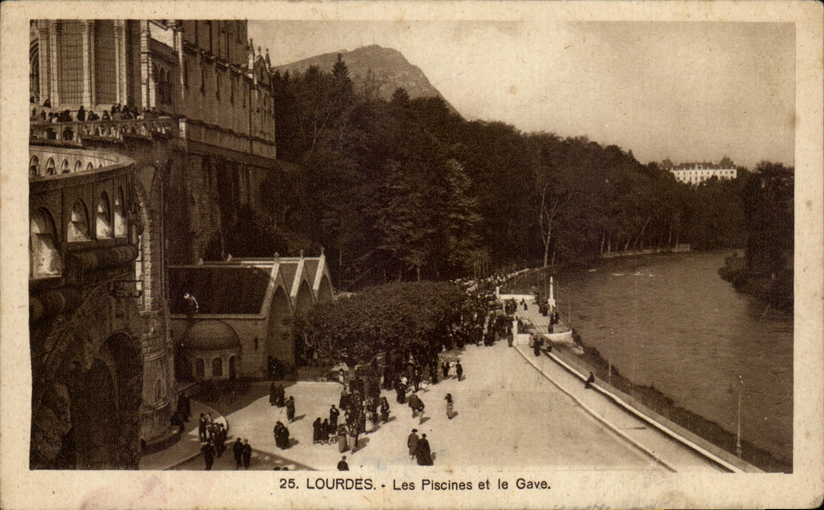 CPA Lourdes Les Piscines et le Gave