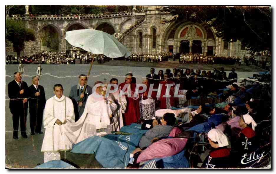 CPSM Lourdes La Basilique Benediction des malades