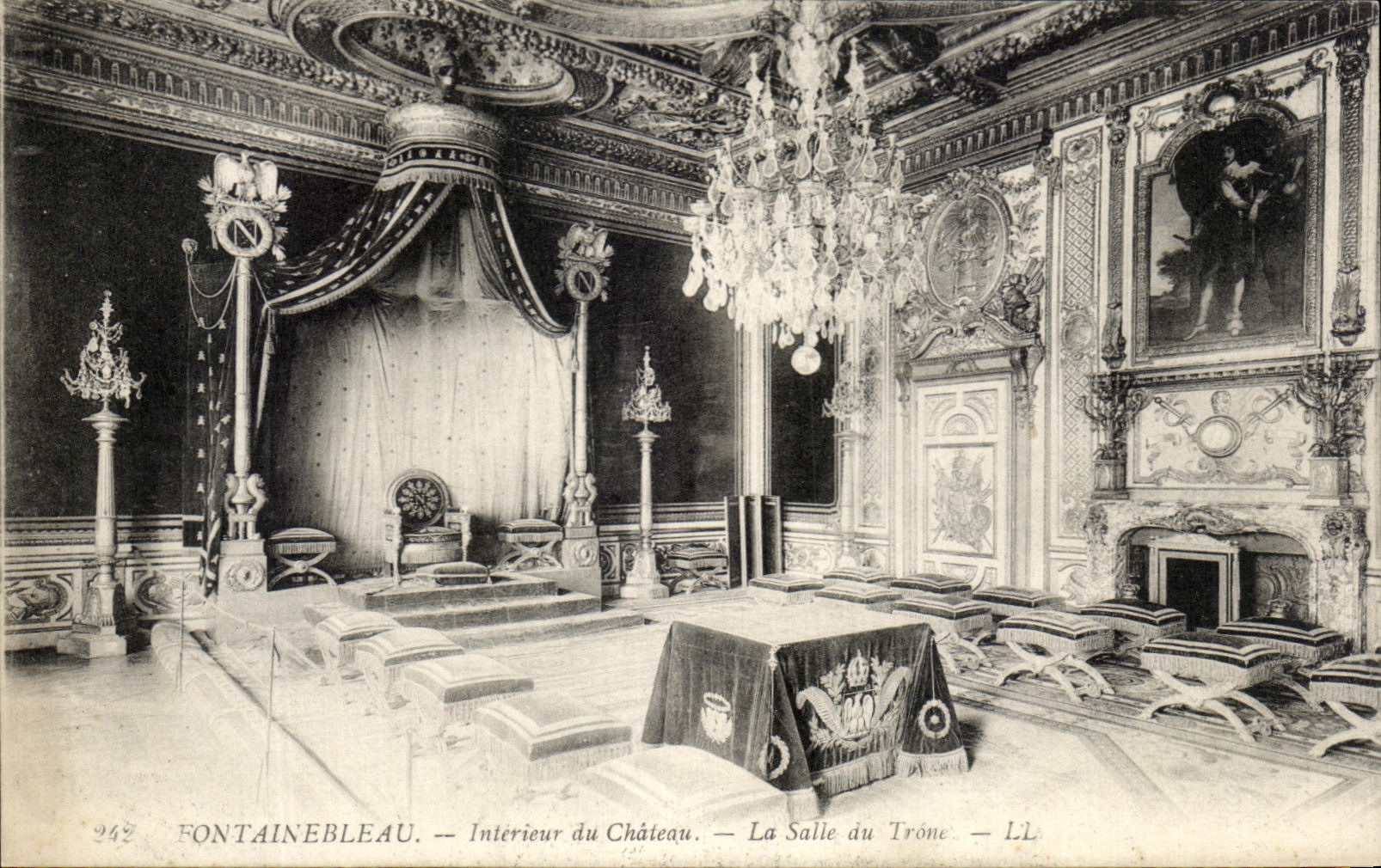 Fontainebleau — Intérieur du Château — La Salle du Trône — LL