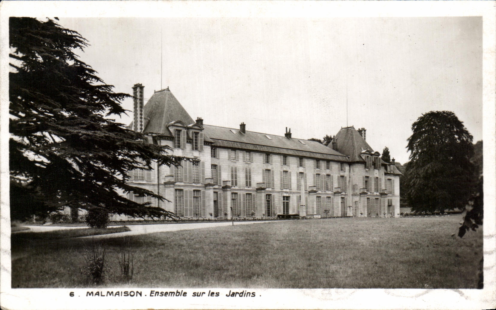 CPA Malmaison Ensemble sur les Jardins