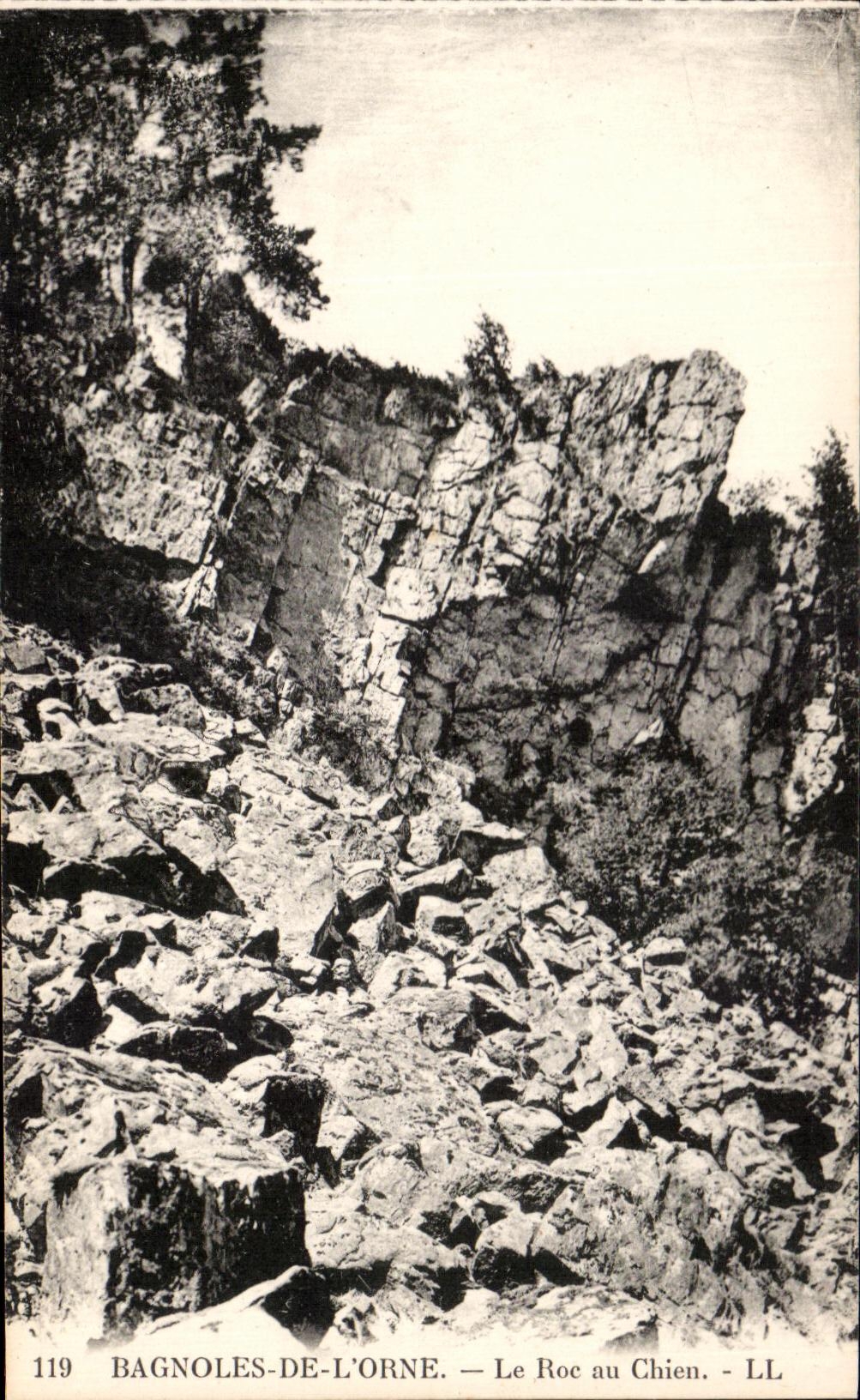 Bagnolles-de-l'Orne — Le Roc au Chien — LL