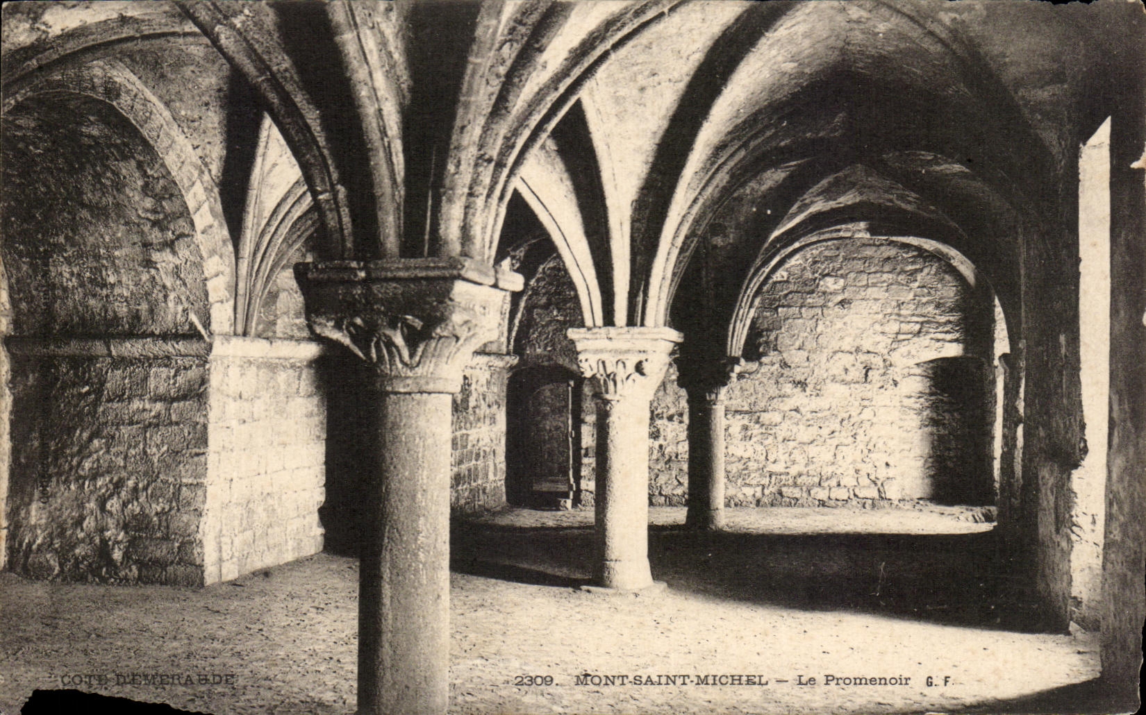 CPA Mont Saint Michel Le Promenoir