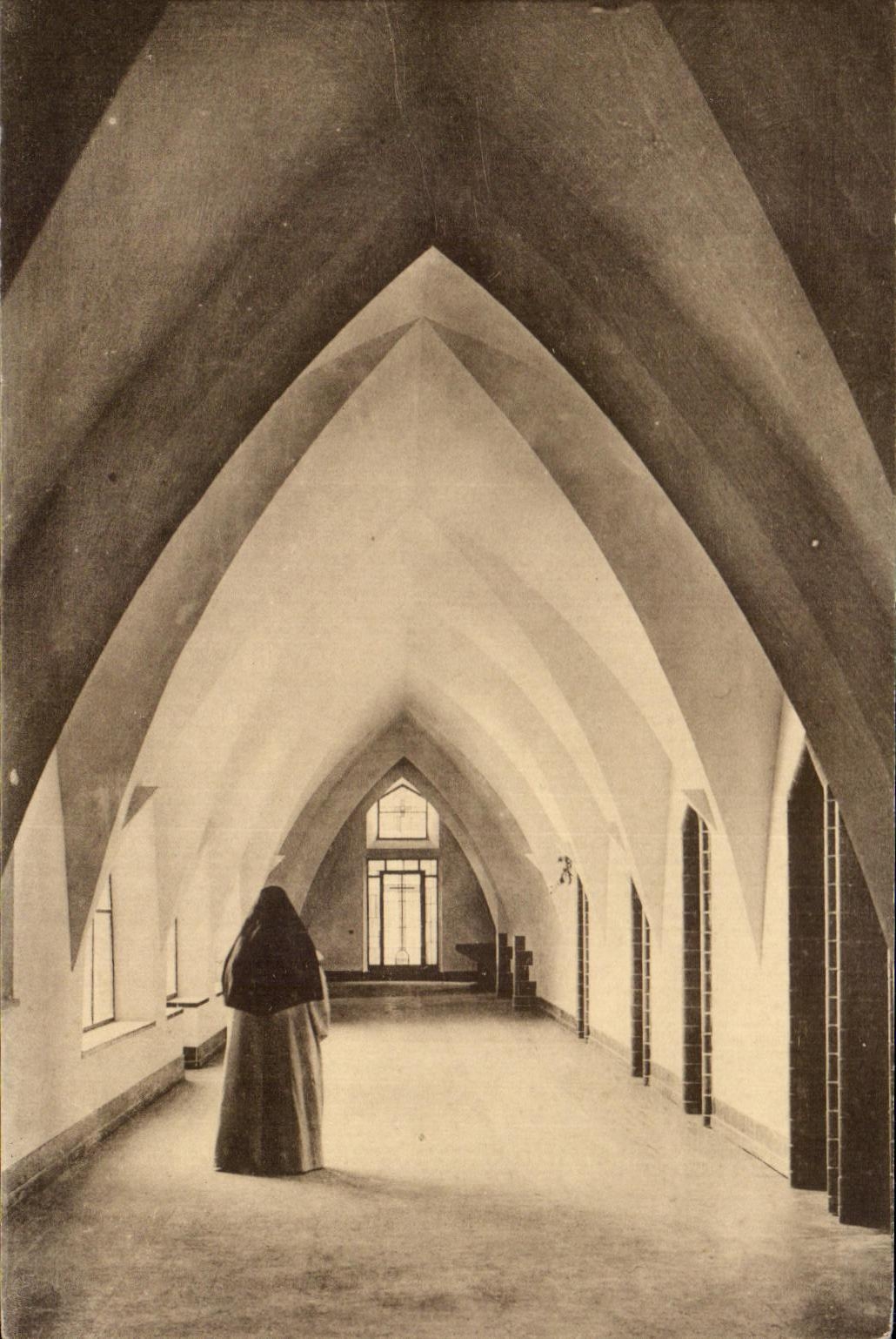 Cloître du Monastère — Abbaye N.D. de Clairefontaine (Bouillon) — Photo Théo Nacts, Schaeferbeek, n° IV