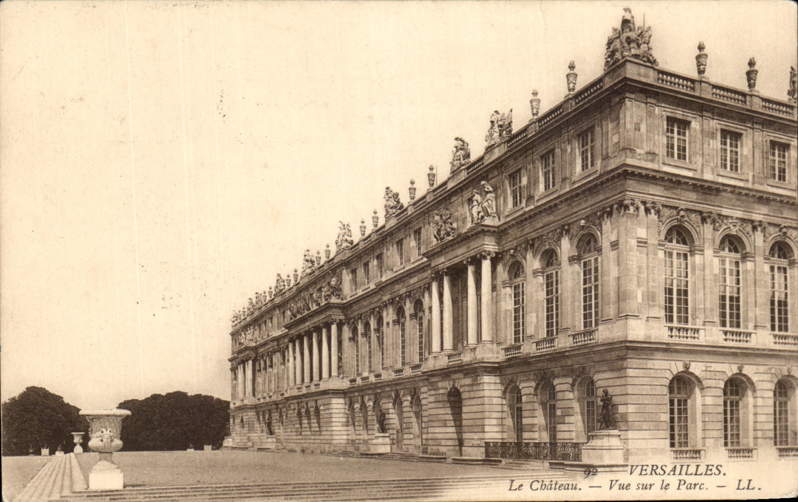 CPA Versailles Le Chateau Vue Sur Le Parc