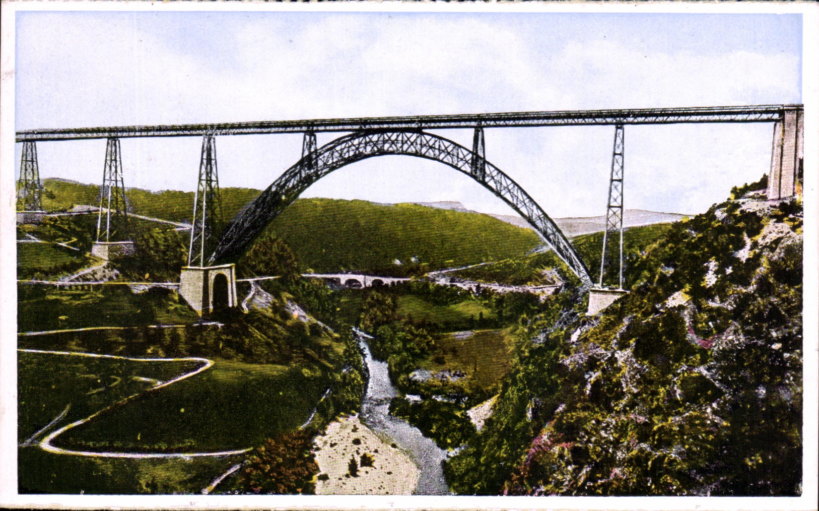 CPA Garabit Le Viaduc et la Vallee de la Truyere 