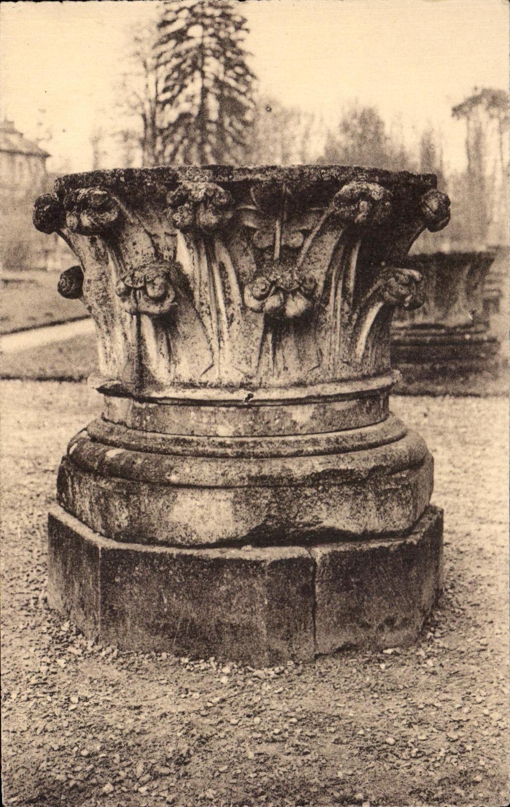 CPA Abbaye de Royaumont Asnieres sur Oise Chapiteau