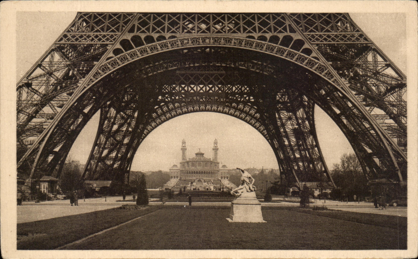 CPA Paris Le Trocadero Pris Sous La Tour Eiffel