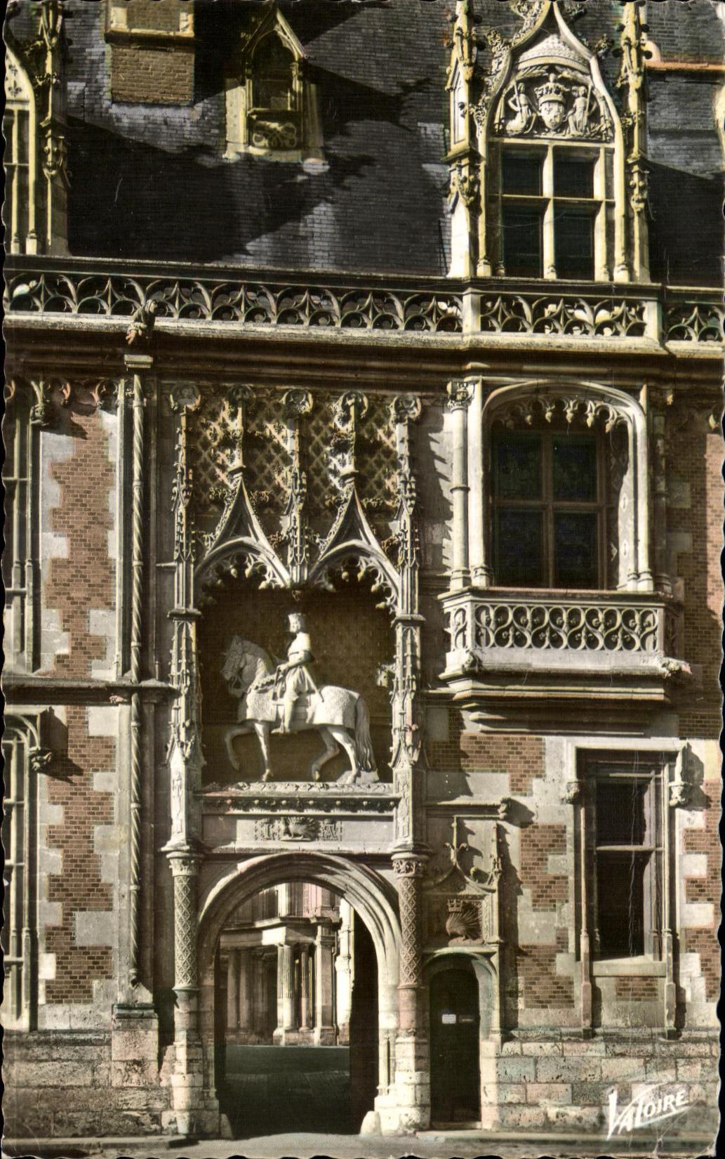 CPA Les Merveilles Du Val De Loire Blois Entree du Chateau