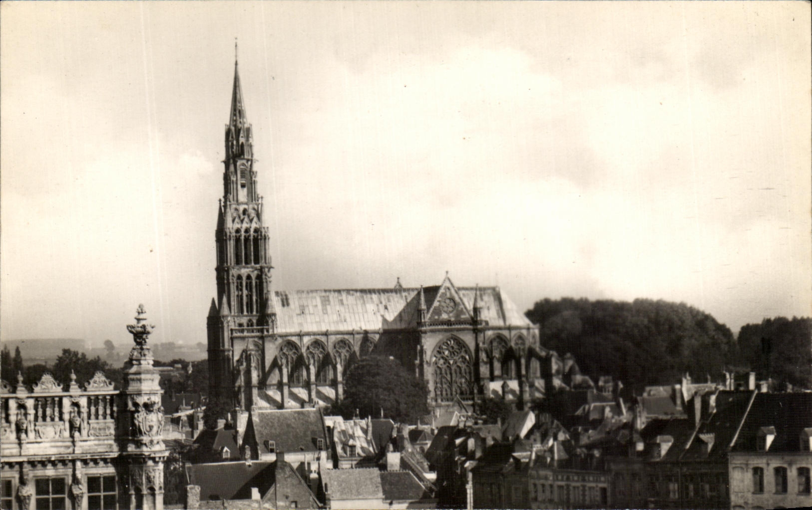 Église Notre-Dame de Valenciennes — Vue panoramique — Éditions Françaises
