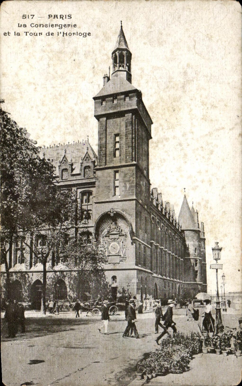 CPA Paris La Conciergerie et la Tour de L'Horloge Marches aux fleurs