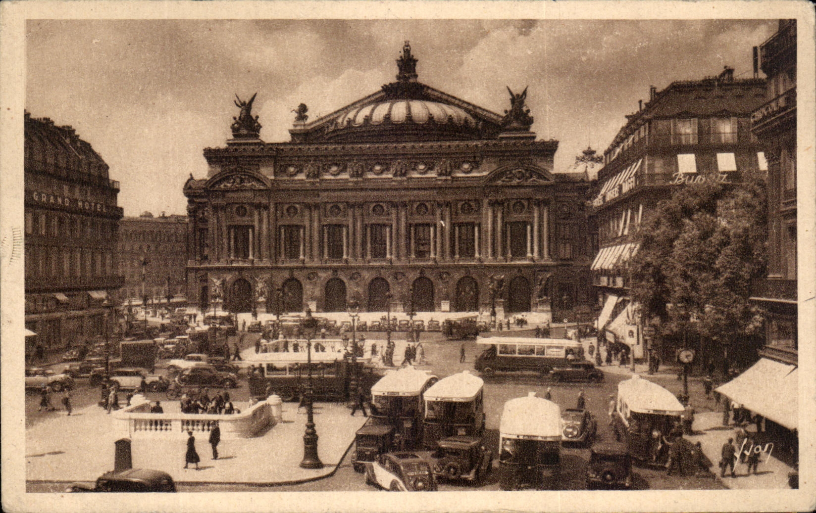CPA Paris en Flanant Place de l'Opera