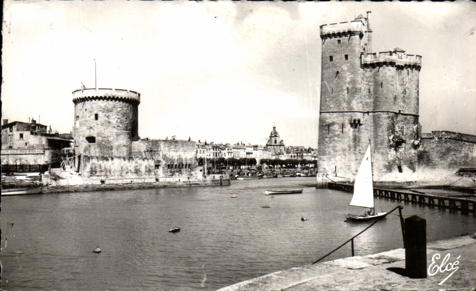 CPA La Rochelle Entree du Port