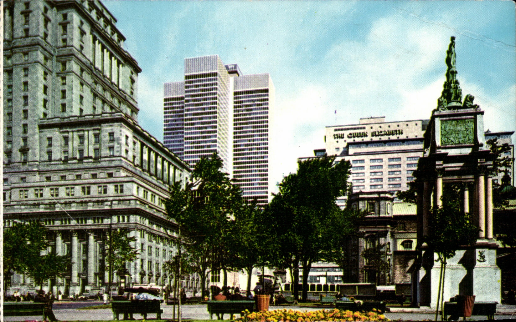 Montréal, Québec, Canada — Vue Est depuis le Square Dominion — Benjamin News Co.