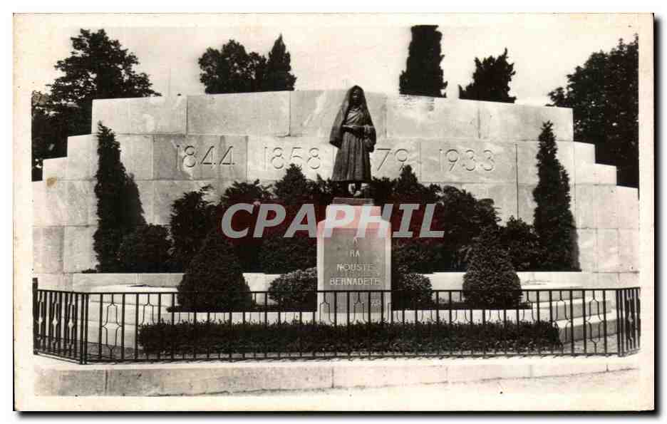Monument à Sainte-Bernadette — Lourdes — Édition P. Doucet, Lourdes
