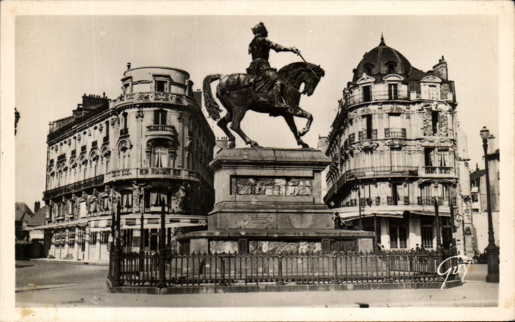 CPA Orleans La Place Du Martrai Et La Statue De Jeanne d'Arc