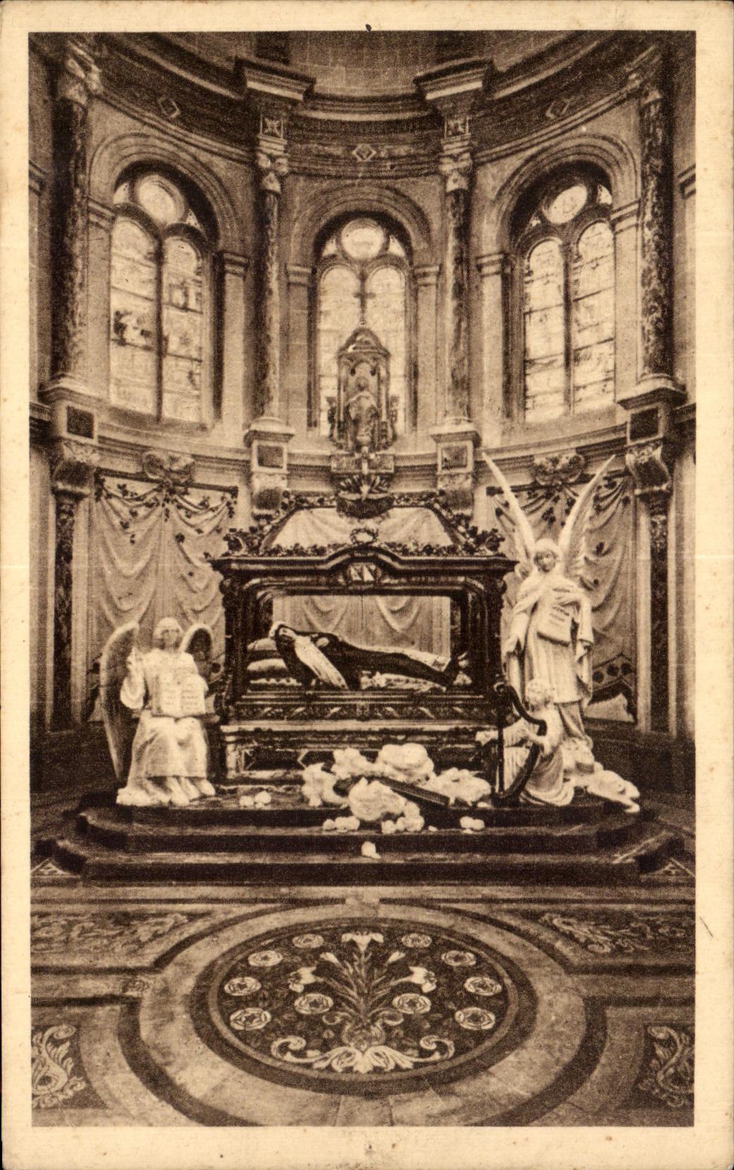 CPA Chapelle et Chasse De Therese De L'Entant Jesus Lisieux
