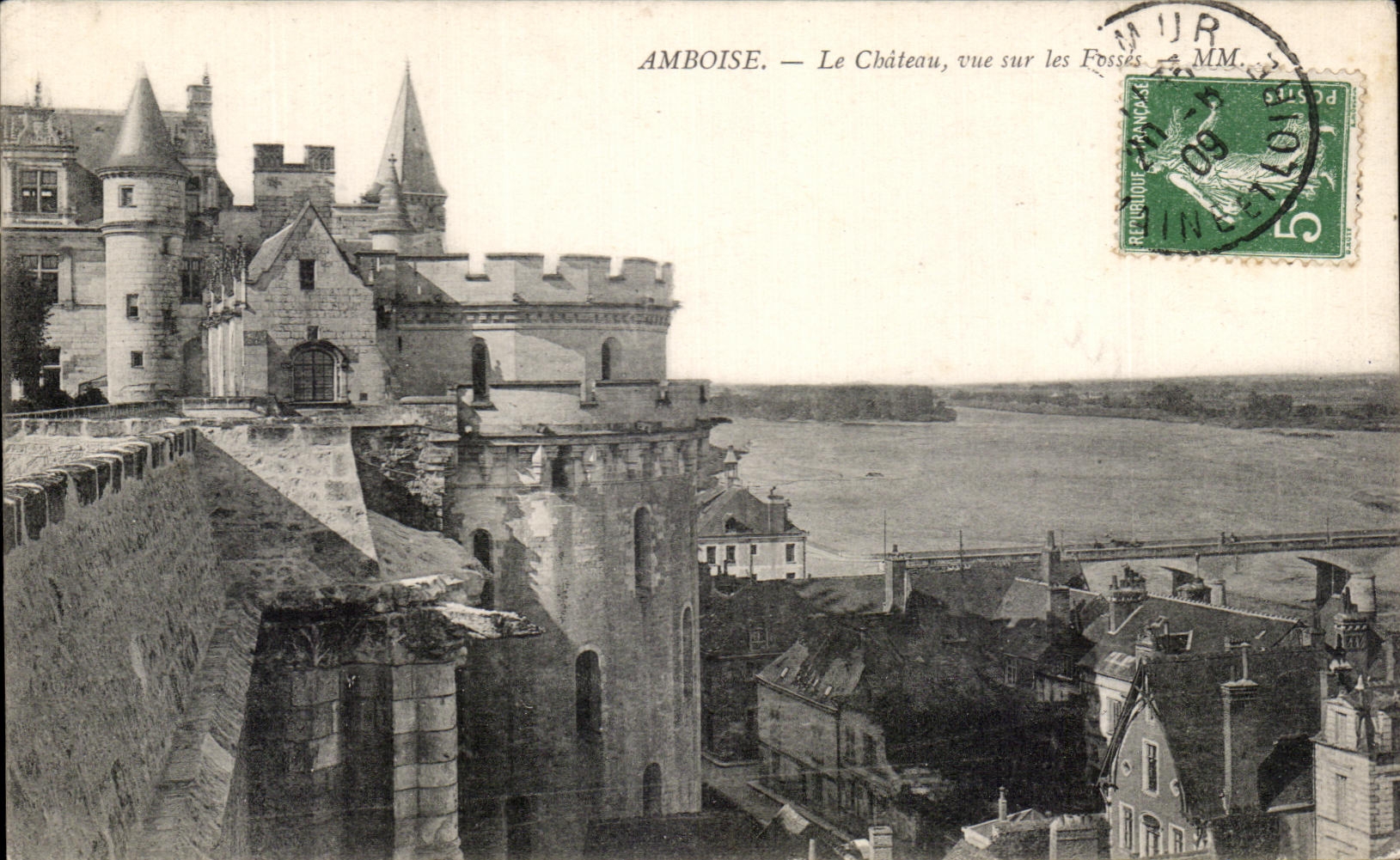 CPA Amboise Le Chateau Vue sur les Fosses